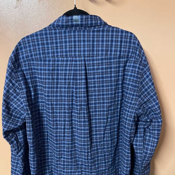 UNICLO Plaid button down shirt - Picture 2 of 2